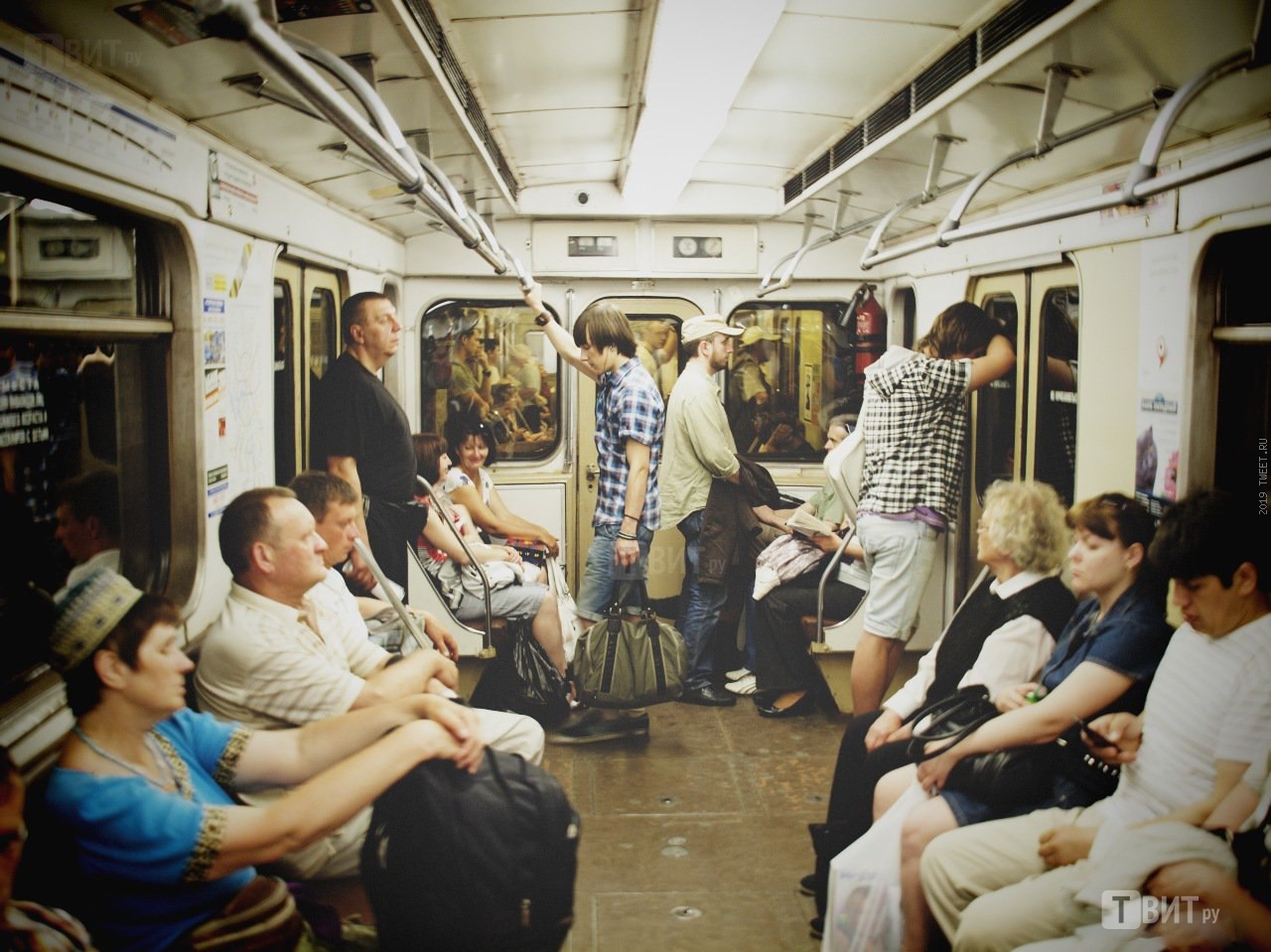 пассажиры метро